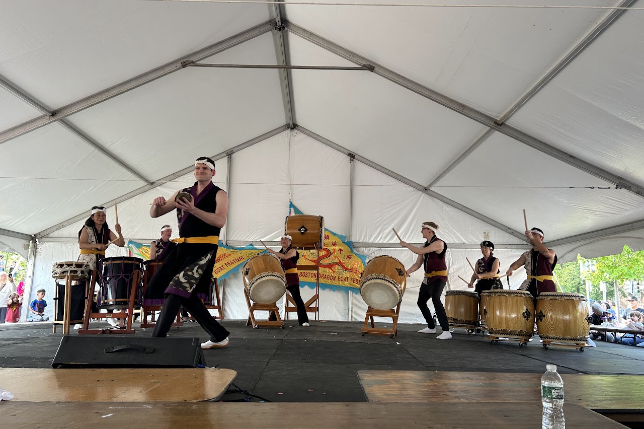 Picture of Odaiko performing under a tent