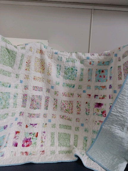 Picture of the quilt being raffled off.