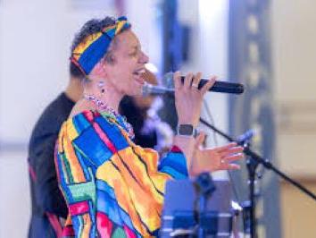 Picture of Candida Rose Singing
