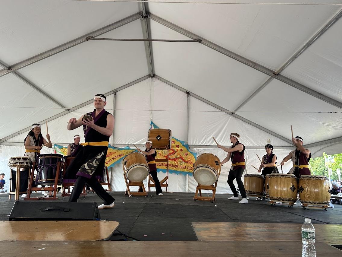 Picture of Odaiko performing under a tent