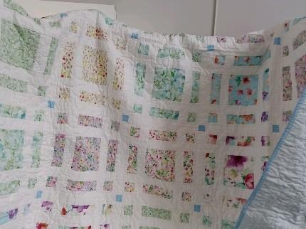 Picture of quilt being auctioned off by the Friends of the WFL